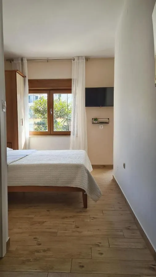 Apartments & Rooms Ivana 로비니 0*,